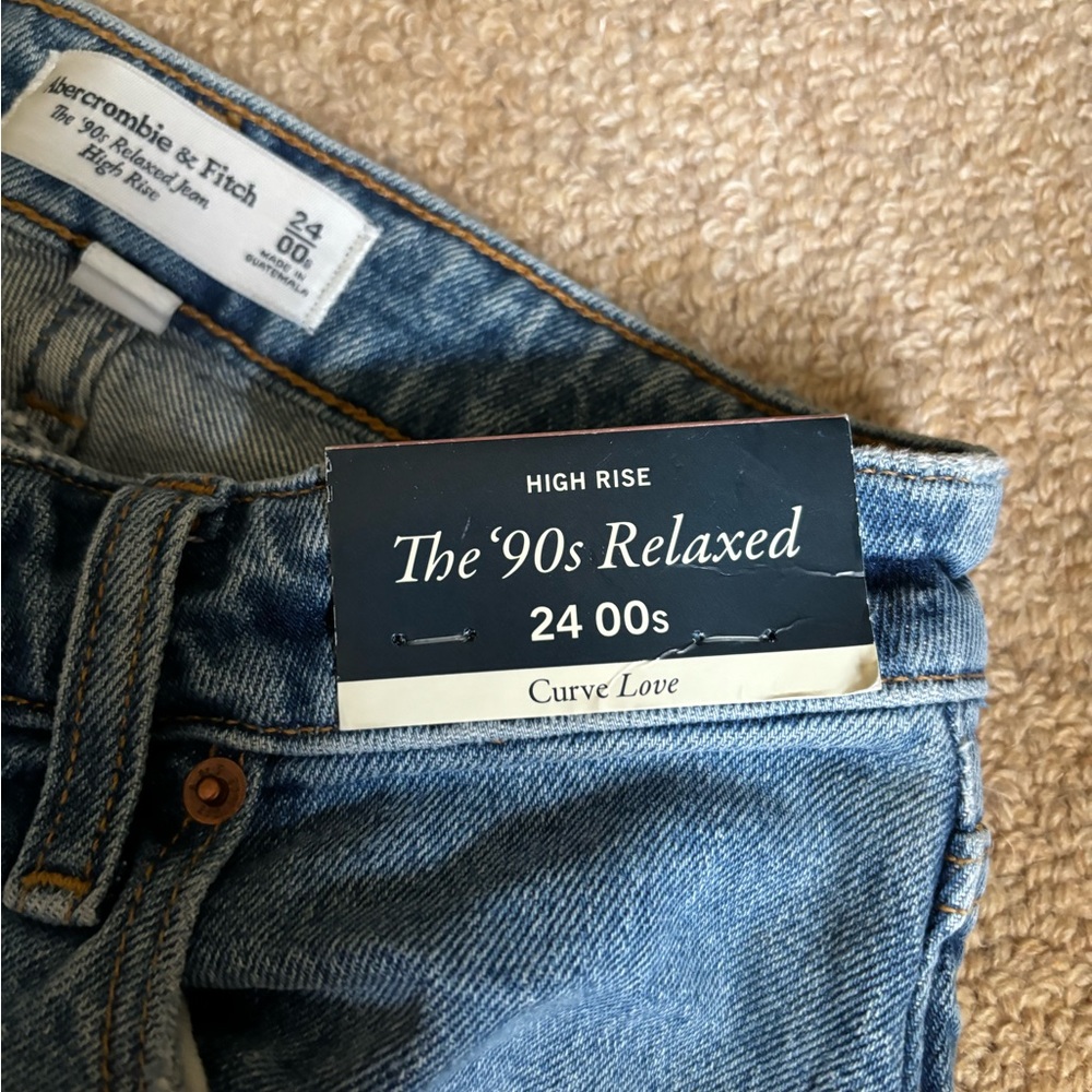 NWT A&F High Rise “the 90’s Relaxed” Curve Love Jean 24 short